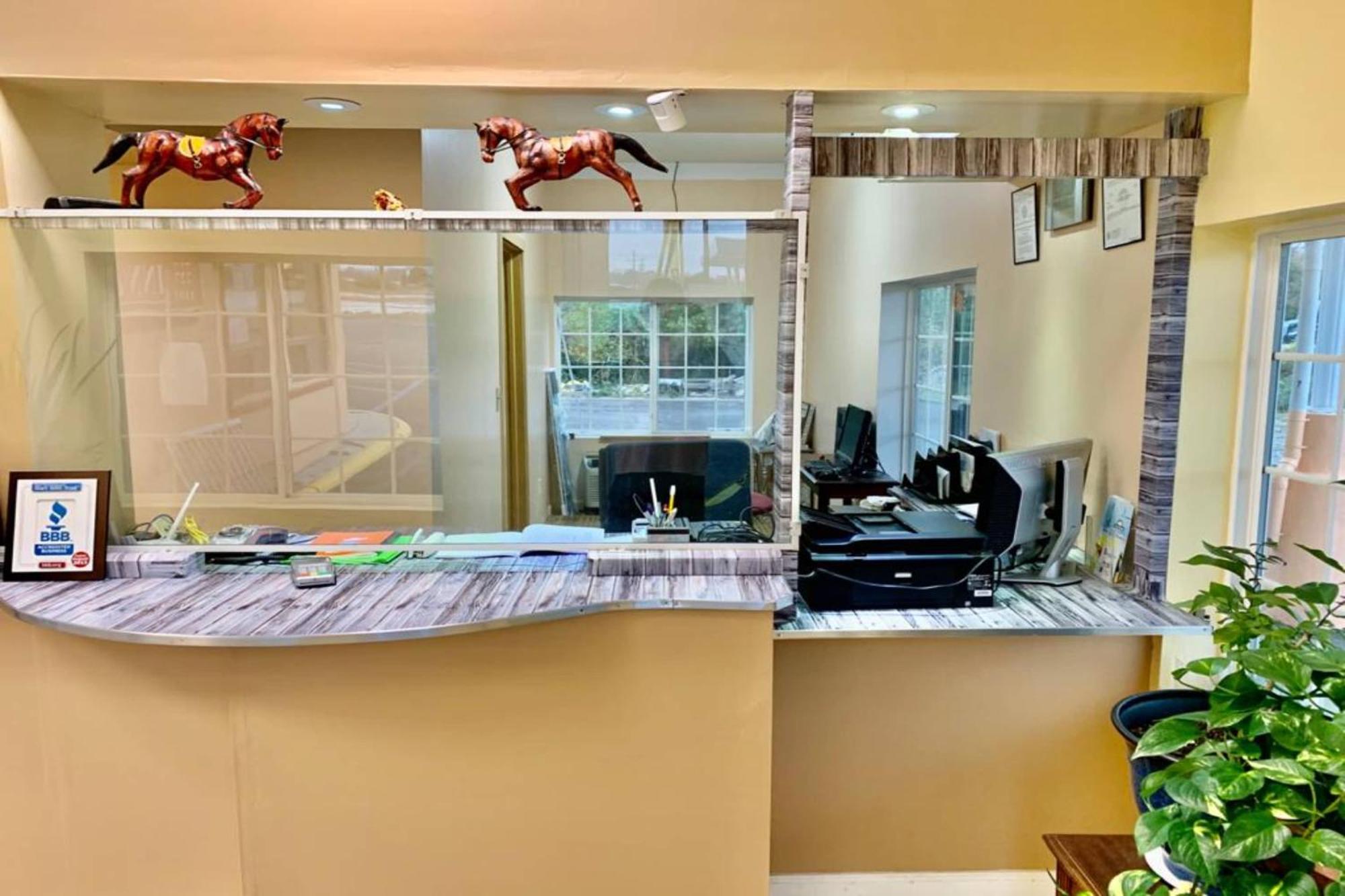 Red Carpet Inn & Suites Lima -Listing Partner Экстерьер фото