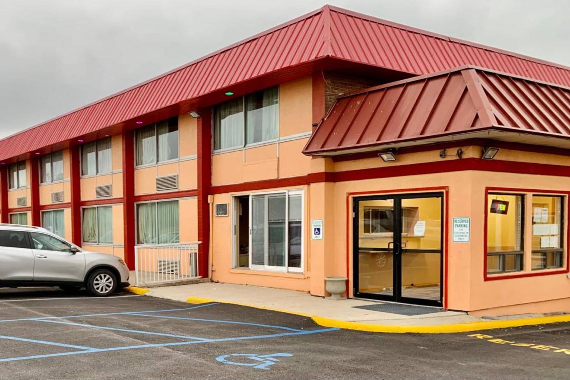 Red Carpet Inn & Suites Lima -Listing Partner Экстерьер фото